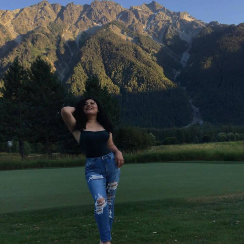 Meet your Posher, Estefania